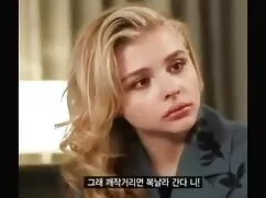 Tóc vàng ở trên giường ngón tay và chơi âm sex jav không che đạo