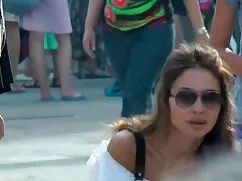 Julie nụ cười như cô nhét một dương vật sex không che hd vào trong âm hộ của cô, đôi môi